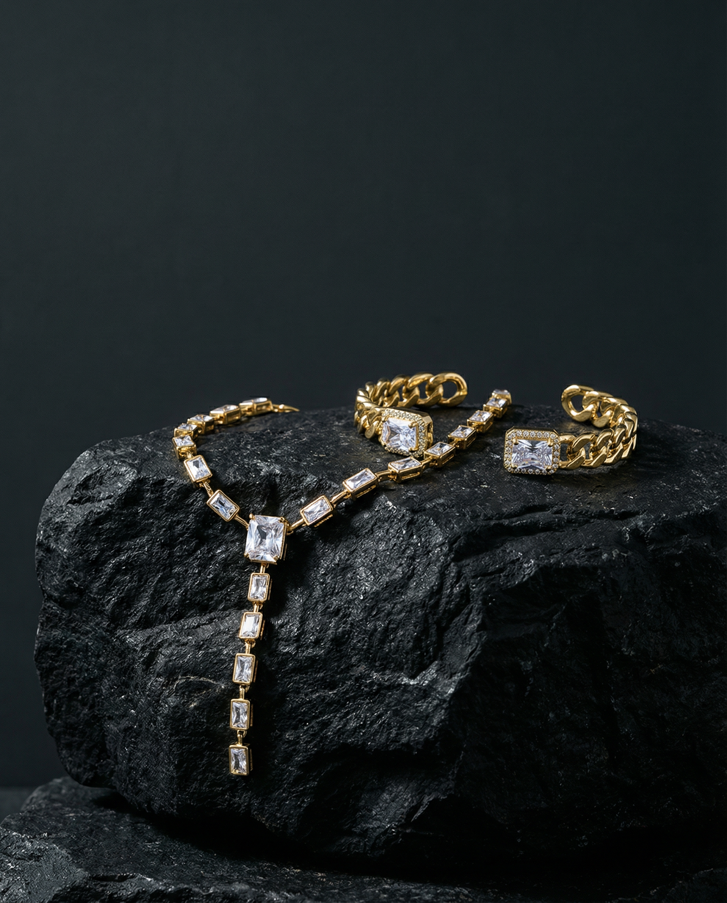 Luminous Geometric Jewelry Set – Necklace and Bracelet