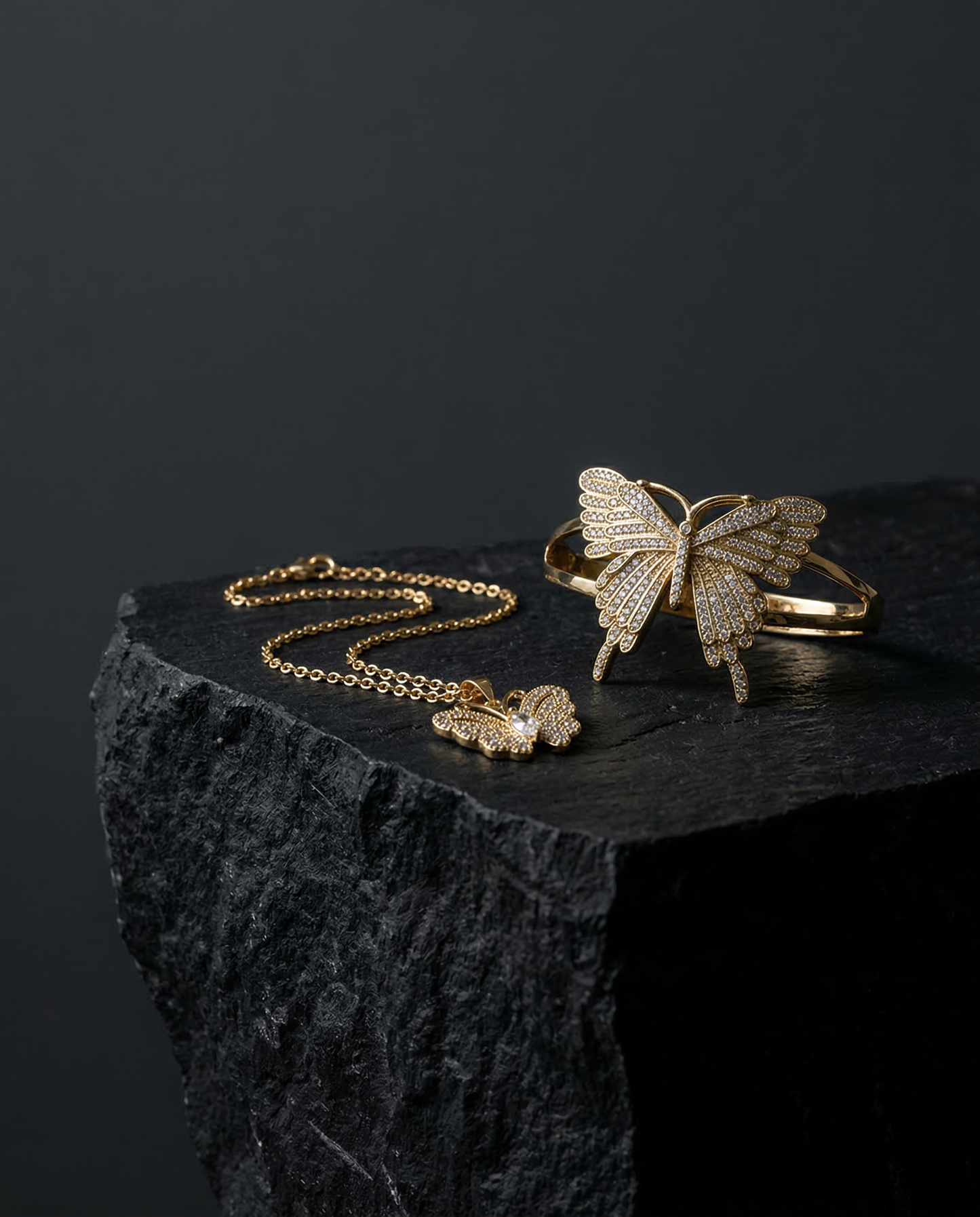 Golden Butterfly Jewelry Set – Necklace and Bracelet